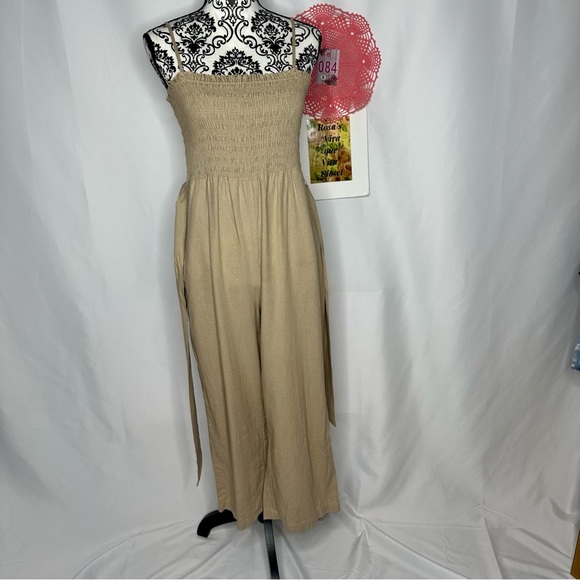 House of Harlow 1960 Smocked Top, Cropped Jumpsuit with Tie Sand Size Medium - Picture 7 of 13